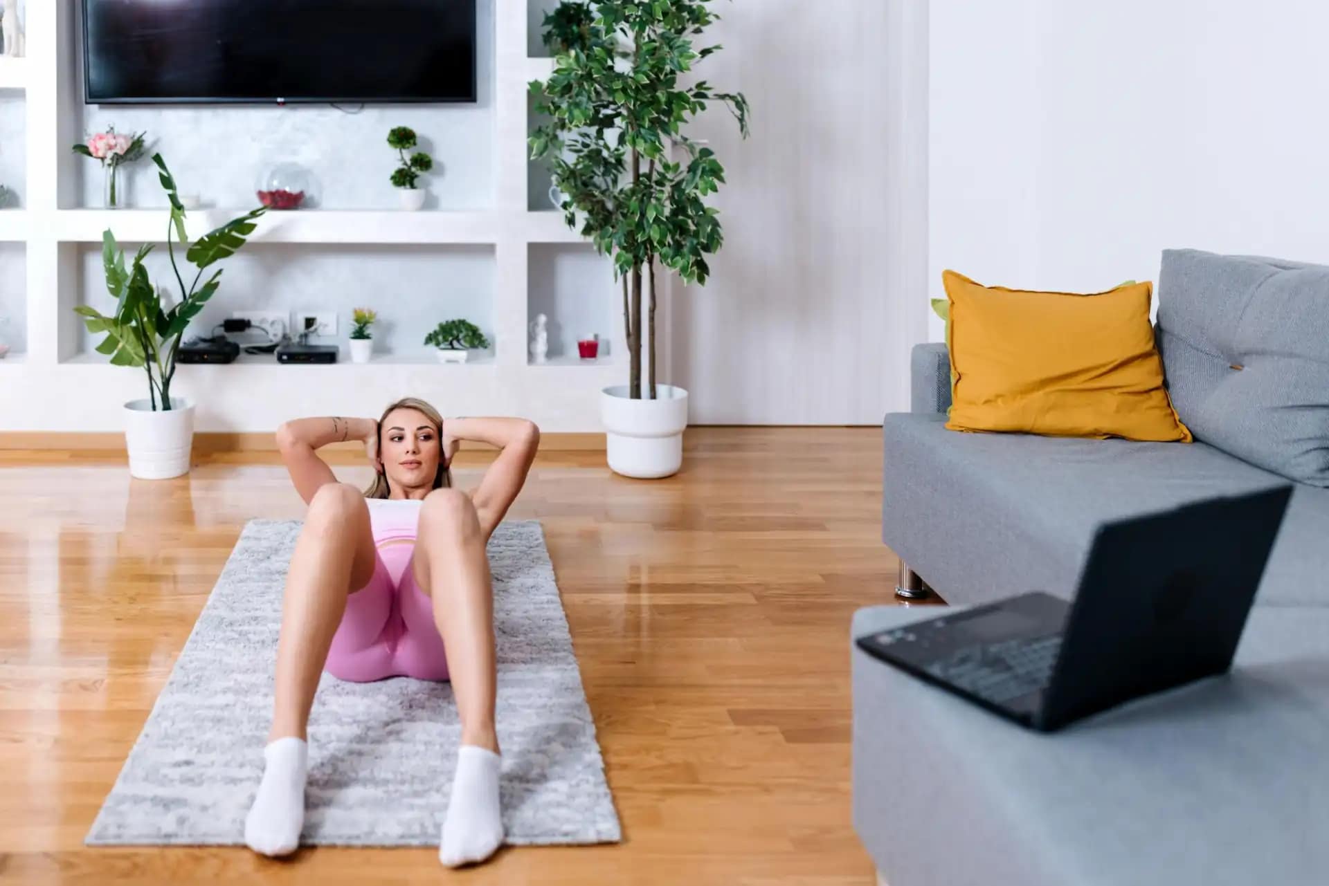 trening kod kuce vezbe stomak online